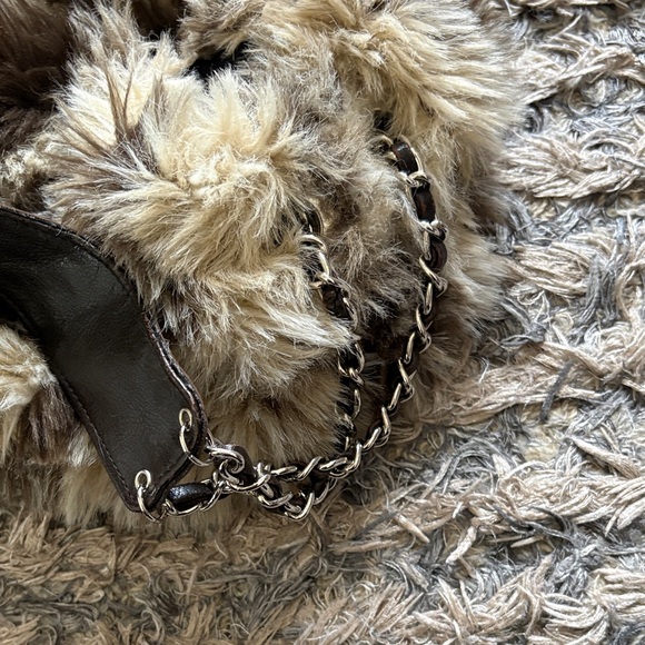 Elegant Faux Fur Shoulder Bag with Chain Handle - Picture 9 of 11